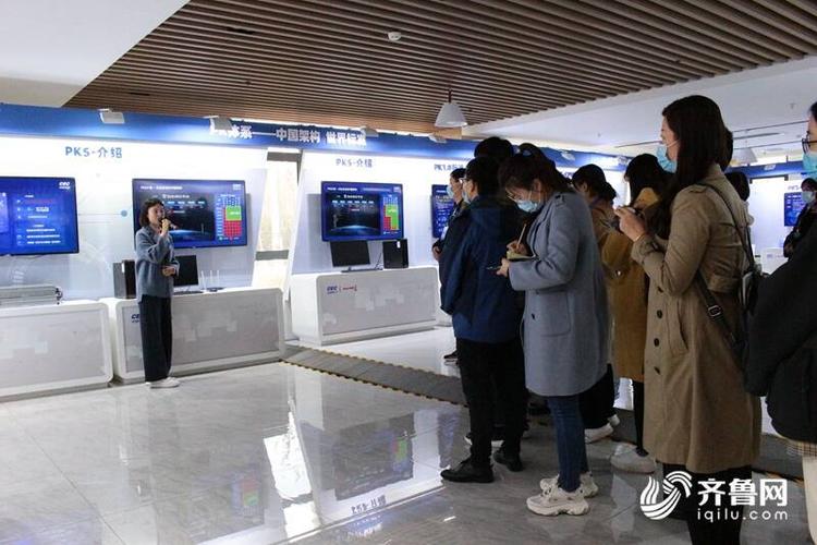 在“智能云”工厂感受山西信息产业速度
